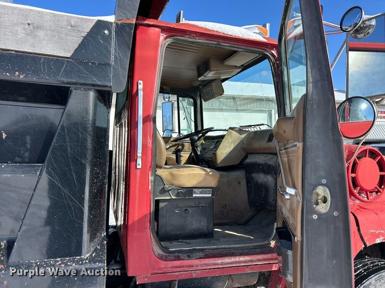 image for item EK2675 1997 Ford LN9000 dump truck