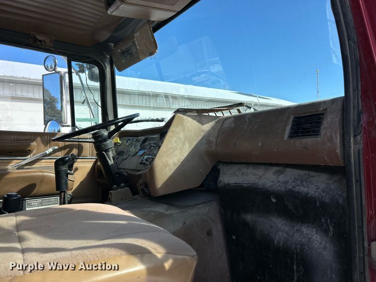 image for item EK2675 1997 Ford LN9000 dump truck