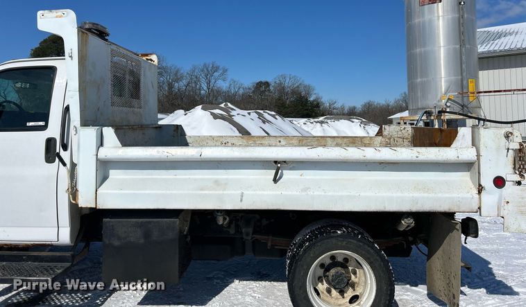 image for item EK2678 2006 GMC C4500 dump truck