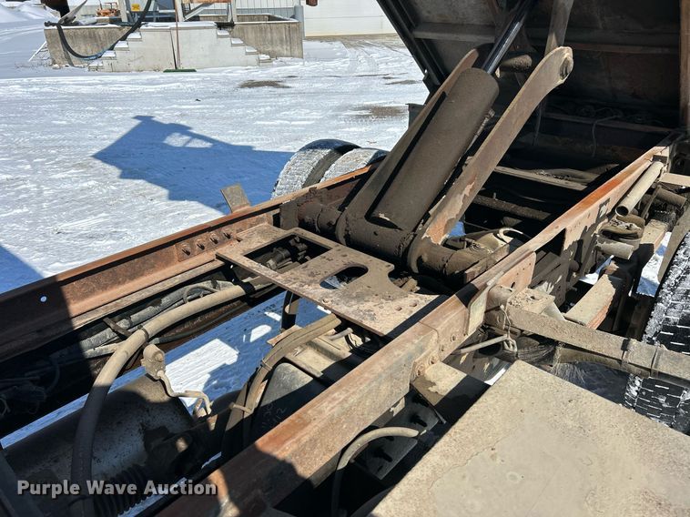 image for item EK2678 2006 GMC C4500 dump truck