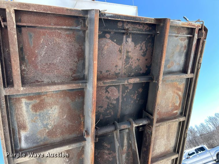 image for item EK2678 2006 GMC C4500 dump truck