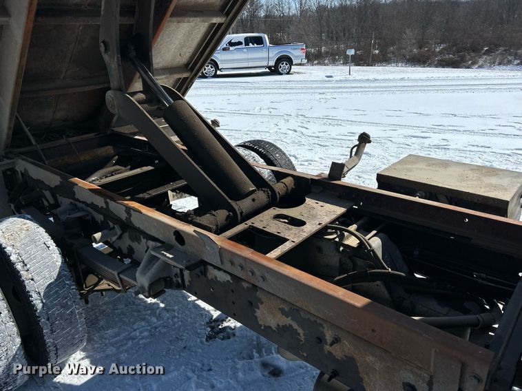 image for item EK2678 2006 GMC C4500 dump truck