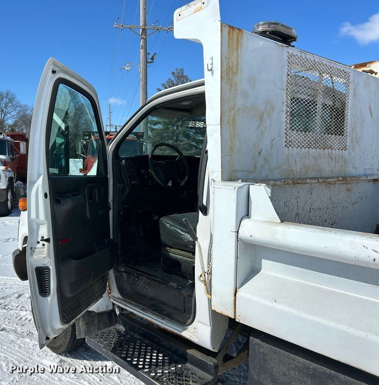 image for item EK2678 2006 GMC C4500 dump truck