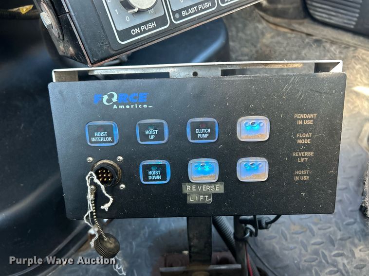 image for item EK2678 2006 GMC C4500 dump truck