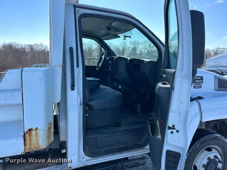 image for item EK2678 2006 GMC C4500 dump truck