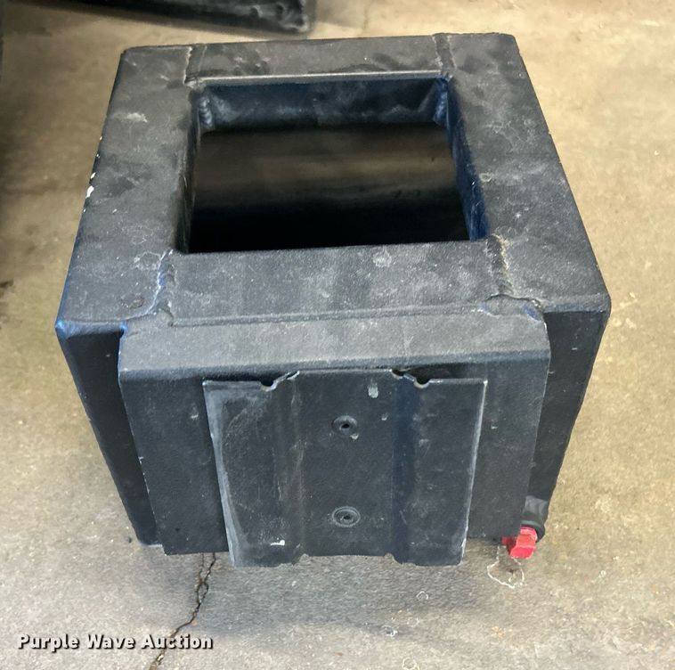 image for item EK2683 American Aluminum K9 unit kennel