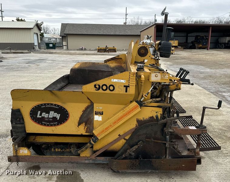 image for item EN5109 1990 LeeBoy L900ST paver