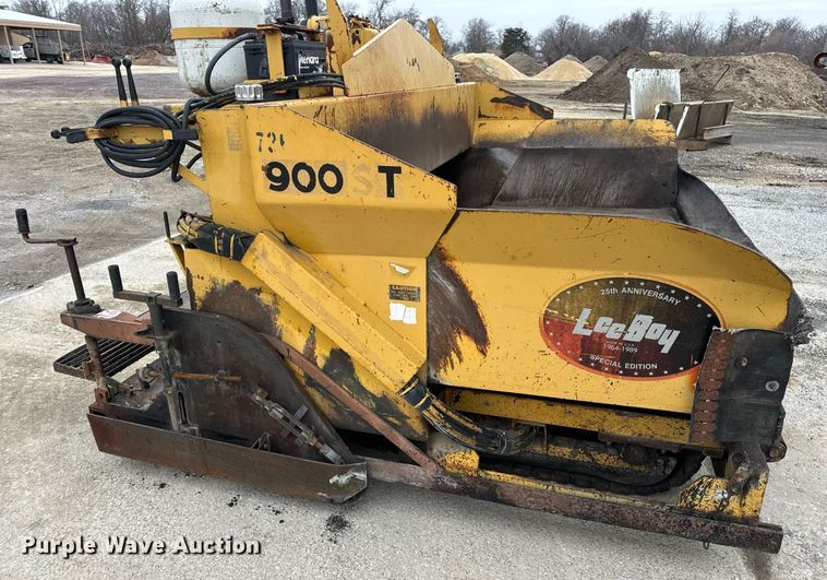 image for item EN5109 1990 LeeBoy L900ST paver