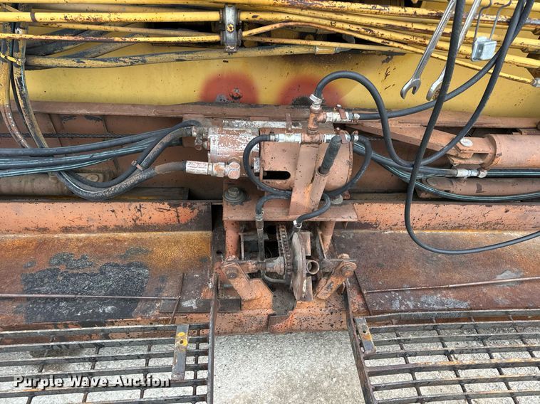 image for item EN5109 1990 LeeBoy L900ST paver