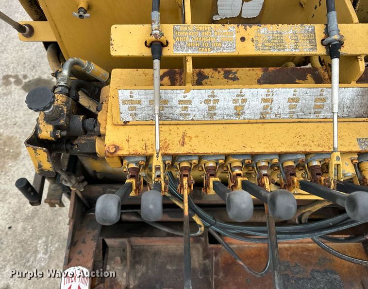 image for item EN5109 1990 LeeBoy L900ST paver