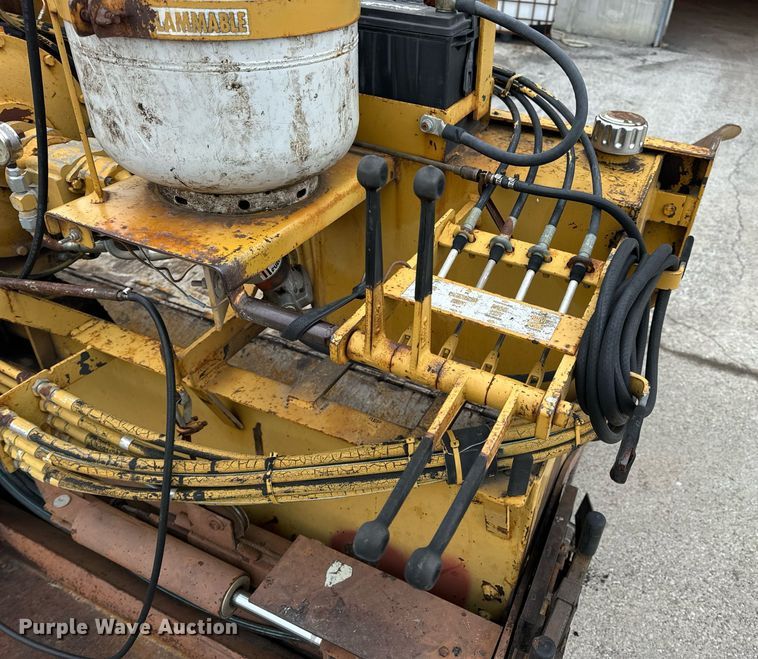 image for item EN5109 1990 LeeBoy L900ST paver