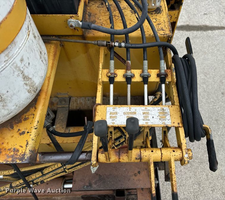 image for item EN5109 1990 LeeBoy L900ST paver