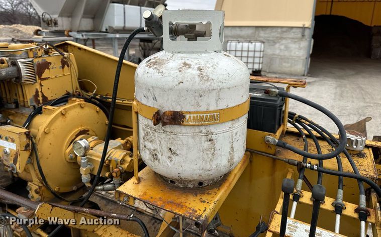 image for item EN5109 1990 LeeBoy L900ST paver