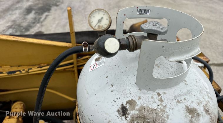 image for item EN5109 1990 LeeBoy L900ST paver