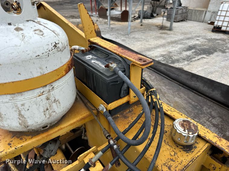 image for item EN5109 1990 LeeBoy L900ST paver