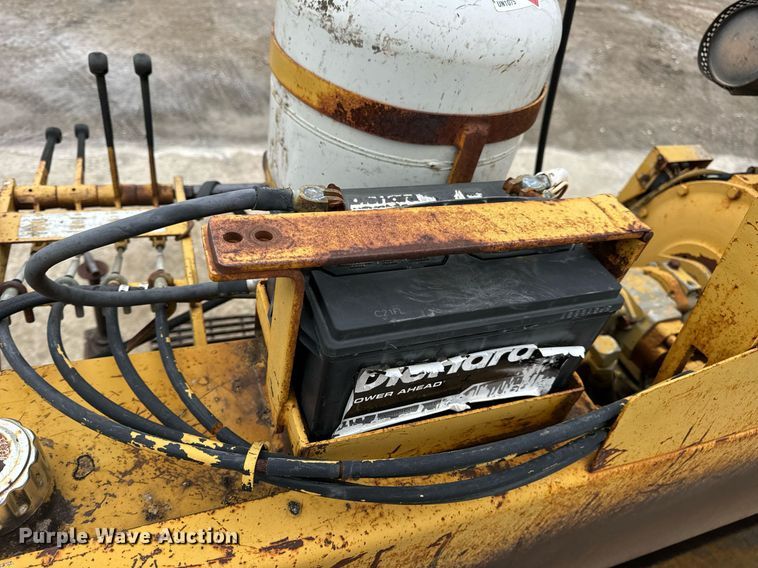 image for item EN5109 1990 LeeBoy L900ST paver