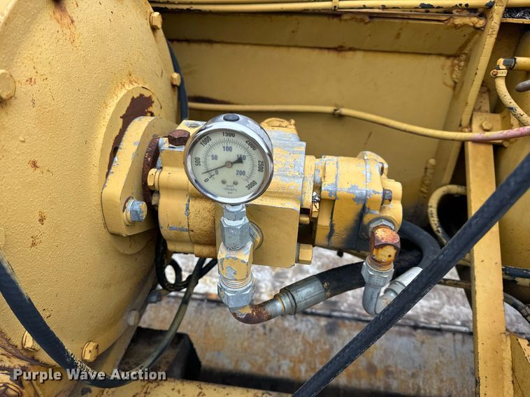 image for item EN5109 1990 LeeBoy L900ST paver