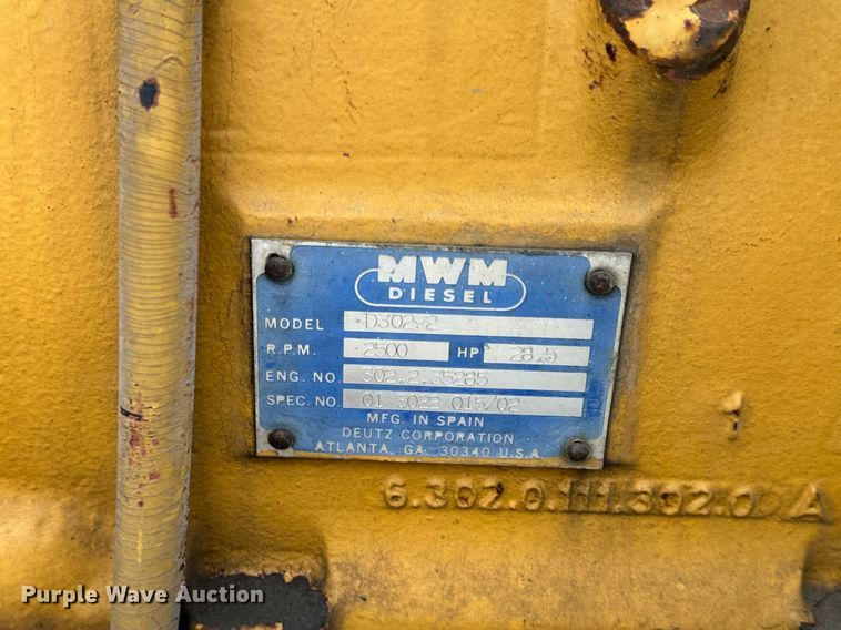 image for item EN5109 1990 LeeBoy L900ST paver