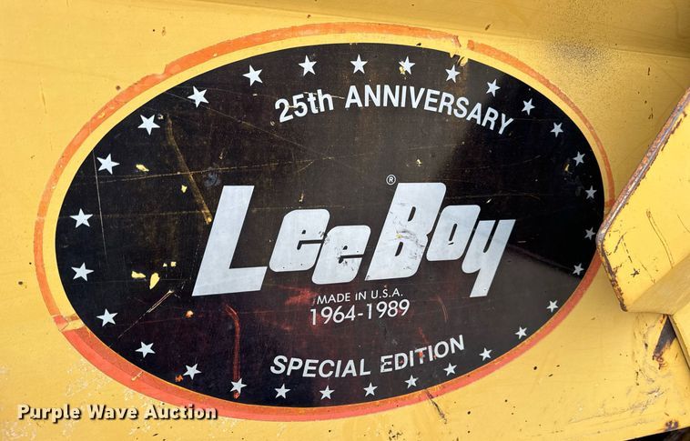 image for item EN5109 1990 LeeBoy L900ST paver