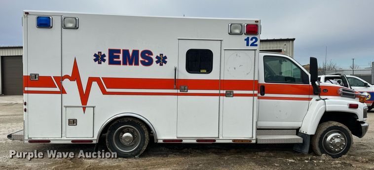 image for item EN5133 2008 GMC C4500 ambulance