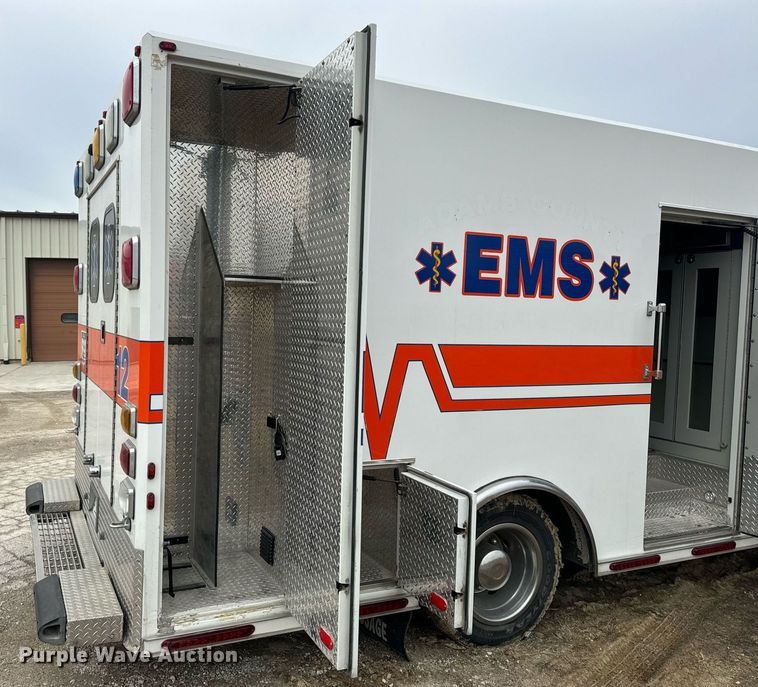 image for item EN5133 2008 GMC C4500 ambulance