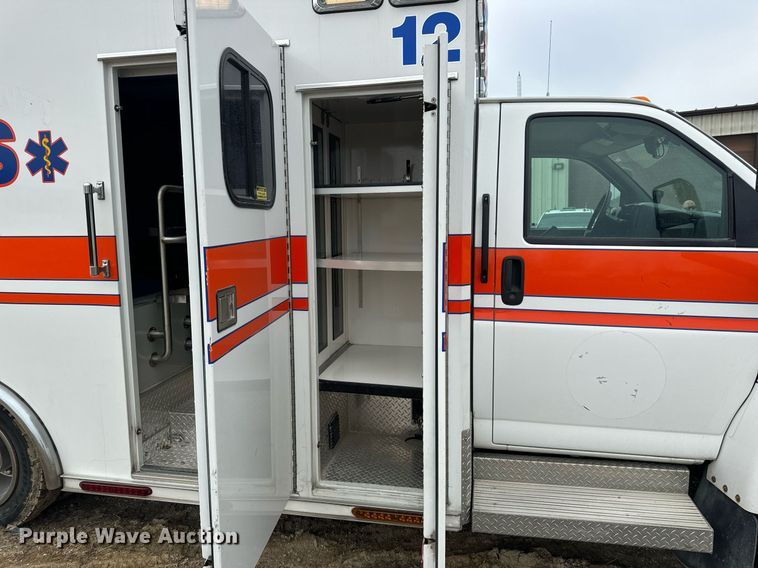 image for item EN5133 2008 GMC C4500 ambulance