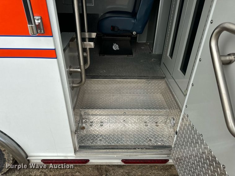 image for item EN5133 2008 GMC C4500 ambulance