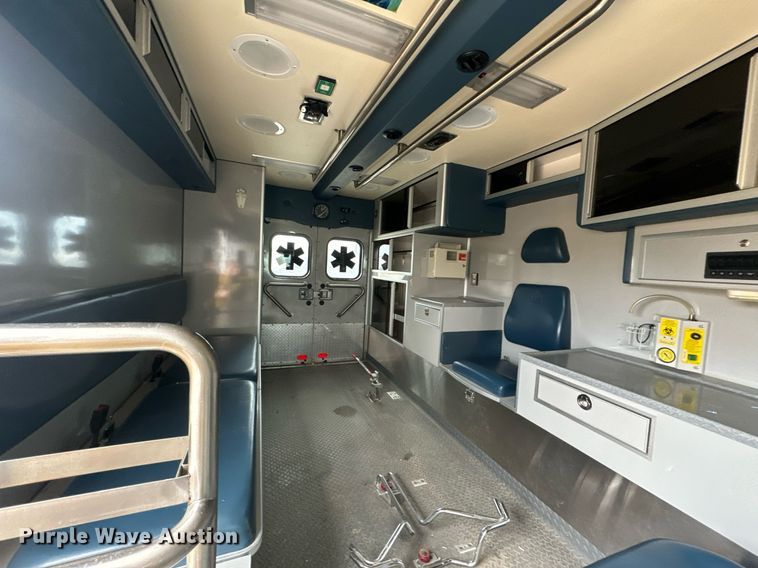 image for item EN5133 2008 GMC C4500 ambulance