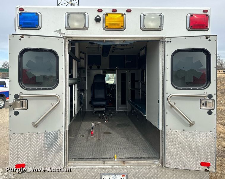 image for item EN5133 2008 GMC C4500 ambulance