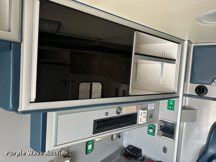 image for item EN5133 2008 GMC C4500 ambulance