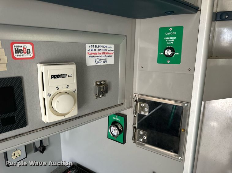 image for item EN5133 2008 GMC C4500 ambulance