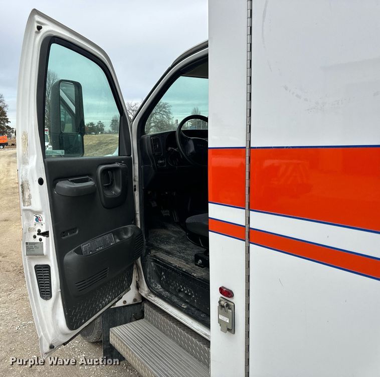 image for item EN5133 2008 GMC C4500 ambulance