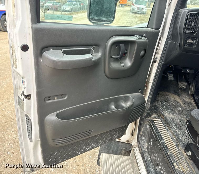 image for item EN5133 2008 GMC C4500 ambulance