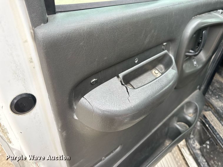 image for item EN5133 2008 GMC C4500 ambulance