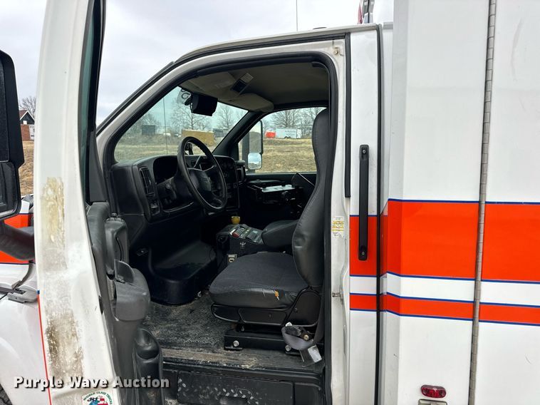 image for item EN5133 2008 GMC C4500 ambulance