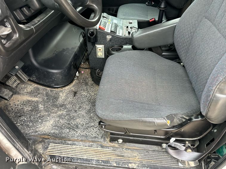 image for item EN5133 2008 GMC C4500 ambulance