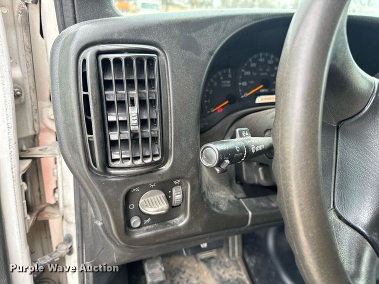 image for item EN5133 2008 GMC C4500 ambulance