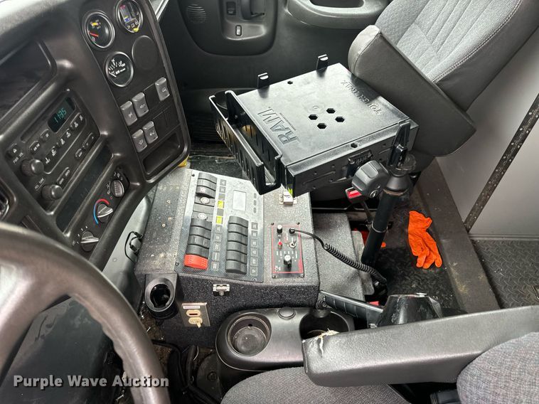 image for item EN5133 2008 GMC C4500 ambulance