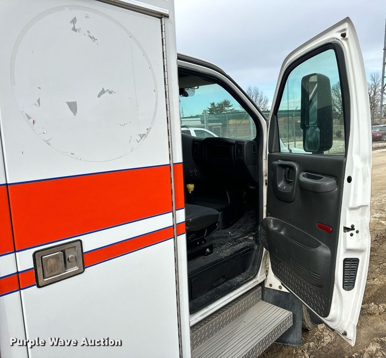 image for item EN5133 2008 GMC C4500 ambulance