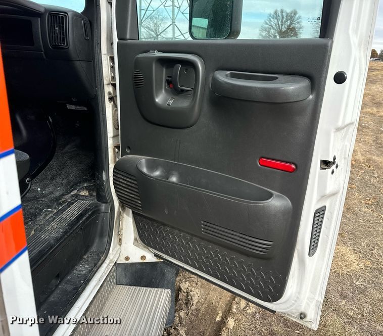 image for item EN5133 2008 GMC C4500 ambulance