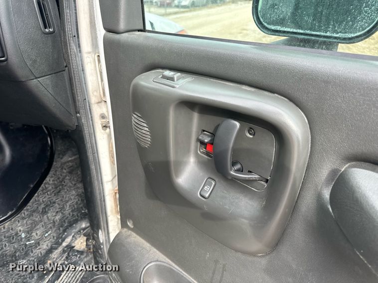 image for item EN5133 2008 GMC C4500 ambulance