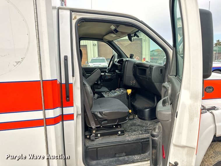 image for item EN5133 2008 GMC C4500 ambulance