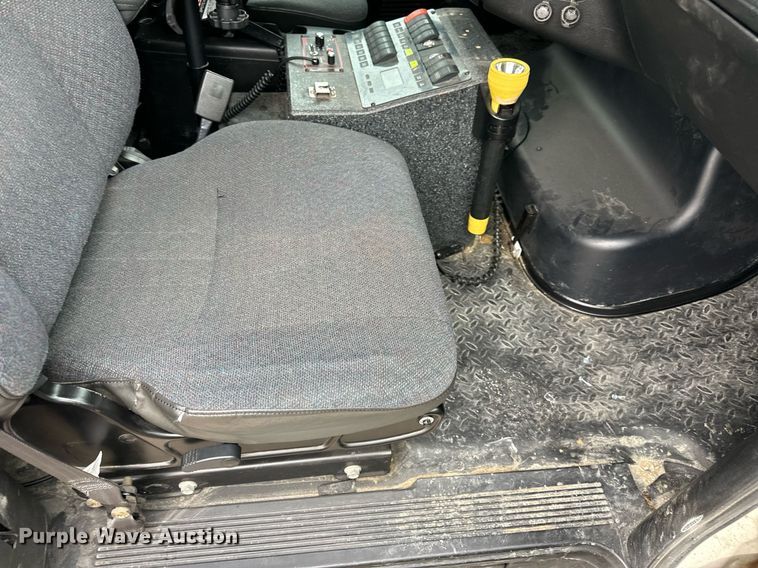 image for item EN5133 2008 GMC C4500 ambulance