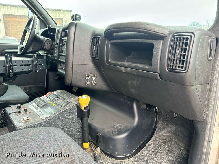 image for item EN5133 2008 GMC C4500 ambulance