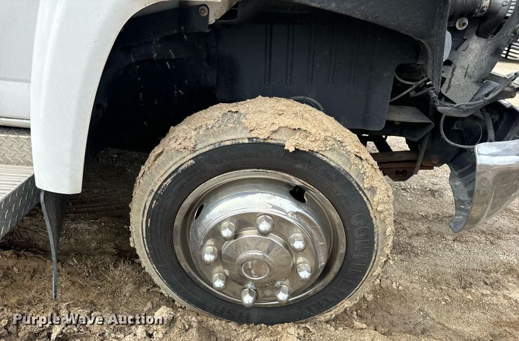 image for item EN5133 2008 GMC C4500 ambulance