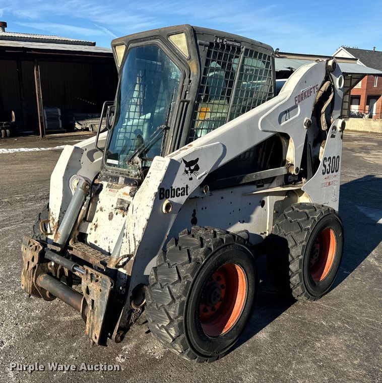 image for item EN5139 2005 Bobcat S300 skid steer loader