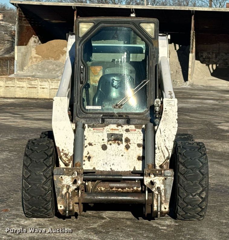image for item EN5139 2005 Bobcat S300 skid steer loader