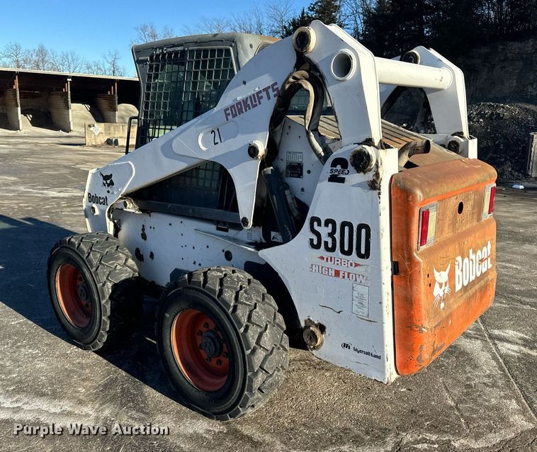 image for item EN5139 2005 Bobcat S300 skid steer loader