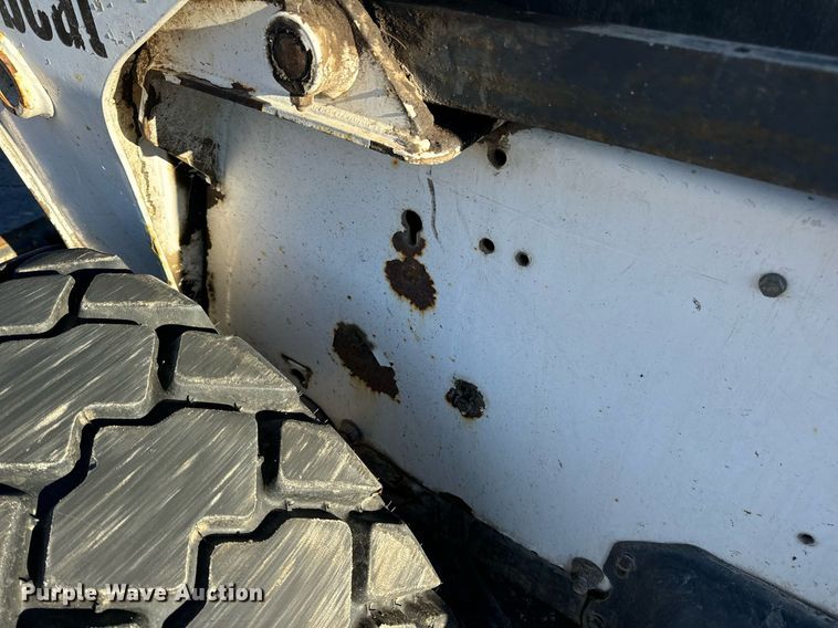 image for item EN5139 2005 Bobcat S300 skid steer loader