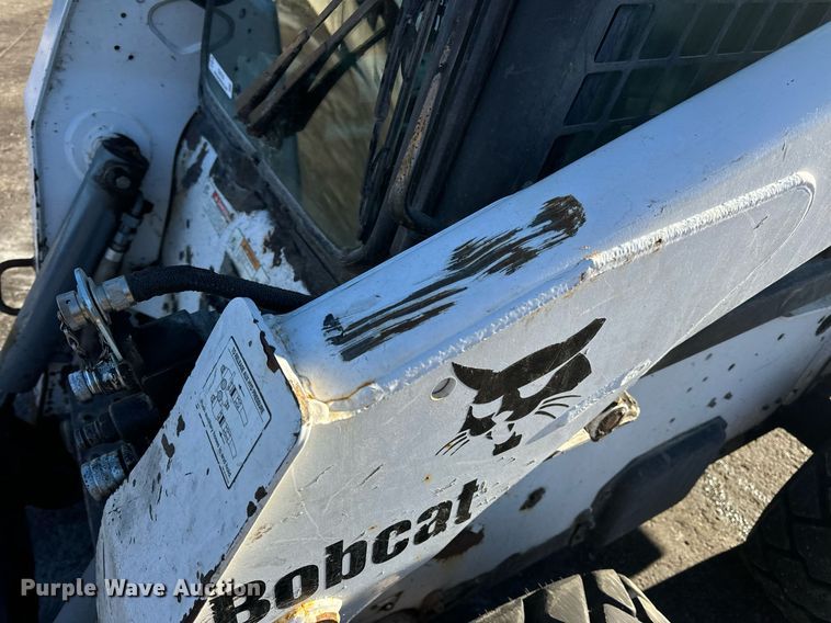 image for item EN5139 2005 Bobcat S300 skid steer loader